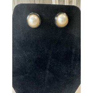 Vintage‎ High End Black Enamel Faux Pearl Cabochon Round Gold Tone Post Earrings